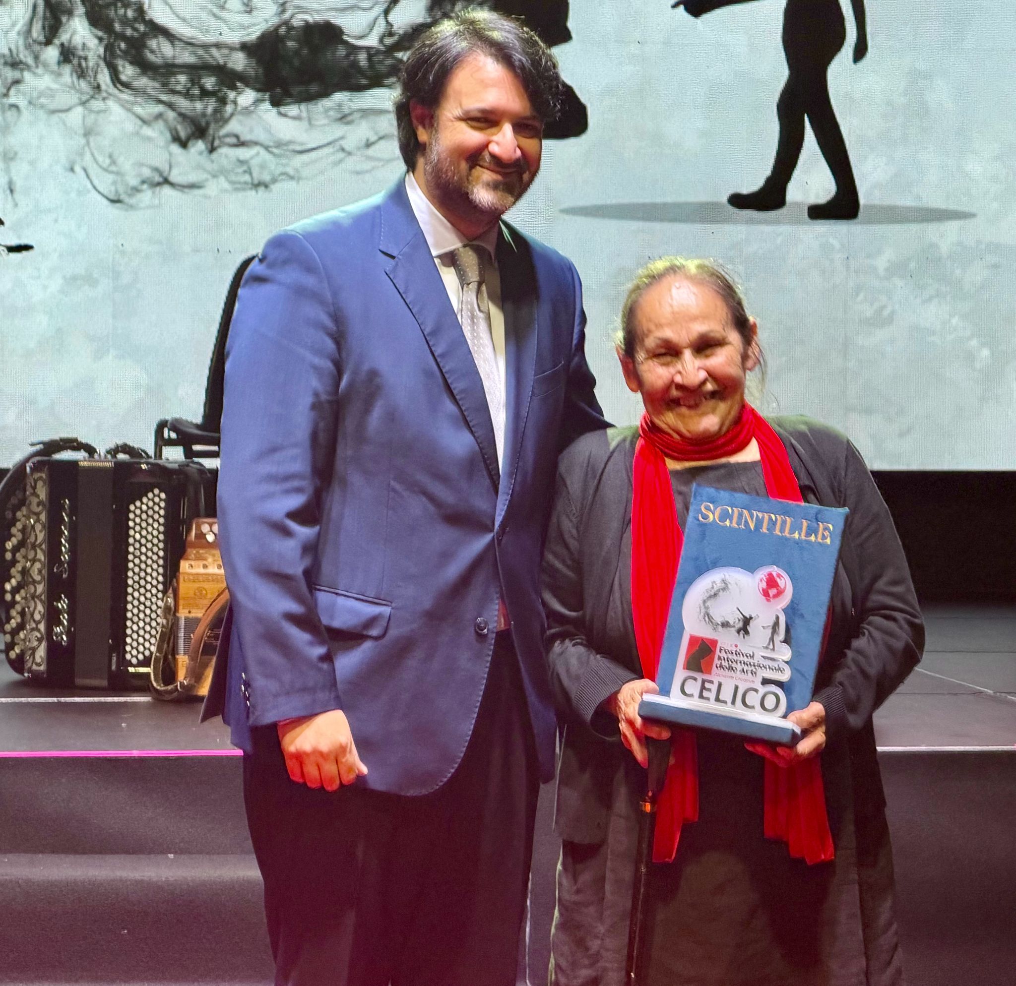 Dalla Calabria al Canada: storico gemellaggio tra il Festival Internazionale delle Arti di Celico e l’International First Peoples’ Festival di Montréal. Premiata la poetessa innu Joséphine Bacon